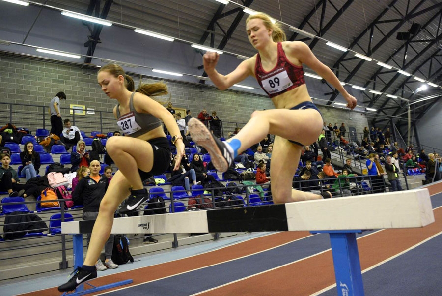 Paula Kaupe (no labās) Latvijas U20 vecuma grupas čempionātā vieglatlētikā izcīnīja divas zelta medaļas.
Autors: Romāns Kokšarovs, athletics.lv