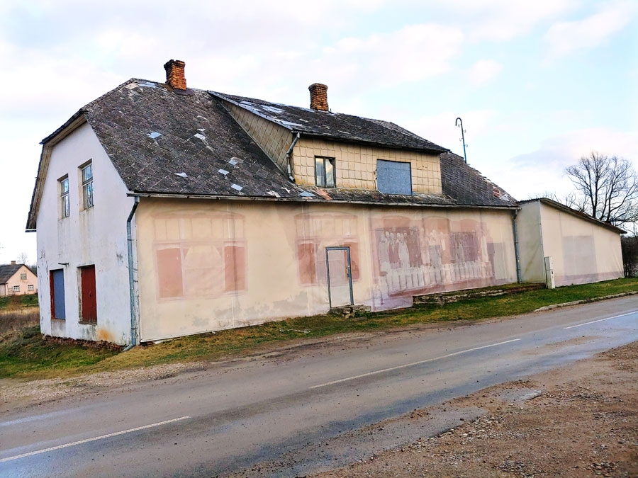 Pilsrundāle, agrākā piena savākšanas punkta ēka. Pašvaldībā spriedīs par tās izmantošanas iespējām.
Autors: Solveiga Ikerte