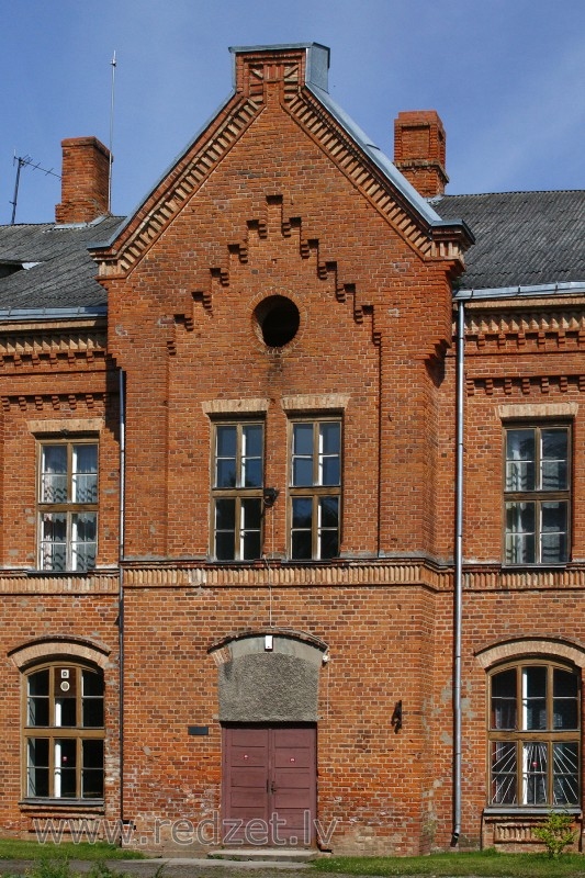 Centrs atradīsies Baldones ielā 65 jeb Sarkanajā skolā.
Autors: redzet.lv