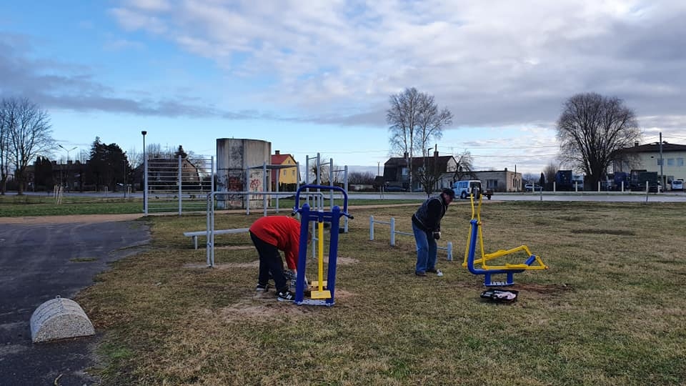 Īslīces pagasta biedrība «Rītausma» projekta ietvaros «Mēs savam novadam» Rītausmu parkā parūpējusies par āra trenažieru uzstādīšanu.
Autors: No biedrības albuma.