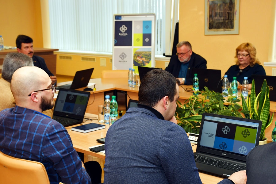 Bauskas novada domes sēdē 27. februārī deputāti izvērtēja novada identitātes simboliku un to apstiprināja.
Autors: Ivars Bogdanovs