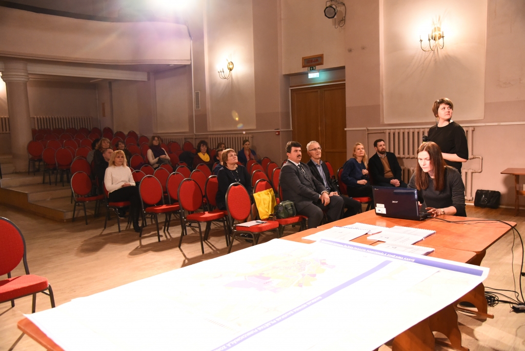 Salīdzinoši neliels iedzīvotāju skaits ieradās uz teritorijas plānojuma otrās redakcijas apspriešanu.
Autors: Uldis Varnevičs