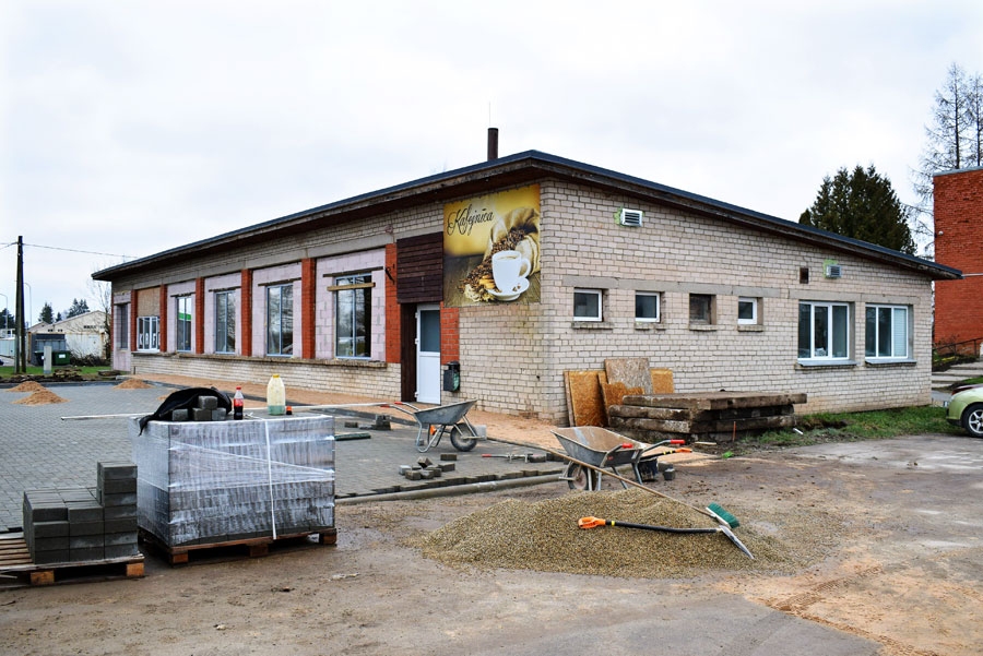 Vallē, ceļu krustojumā, kur jau iepriekš darbojies ēdināšanas uzņēmums, plānots atvērt veikalu un kafejnīcu.
Autors: Žanna Zālīte