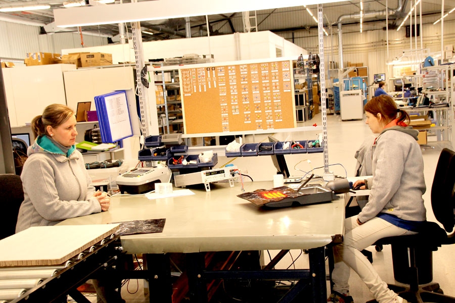 Uzņēmumam SIA «Vizulo» Iecavas novadā vīrusa «Covid-19» izplatība pašlaik kavē elektronisko komponentu piegādes.
Autors: no «Bauskas Dzīves» arhīva