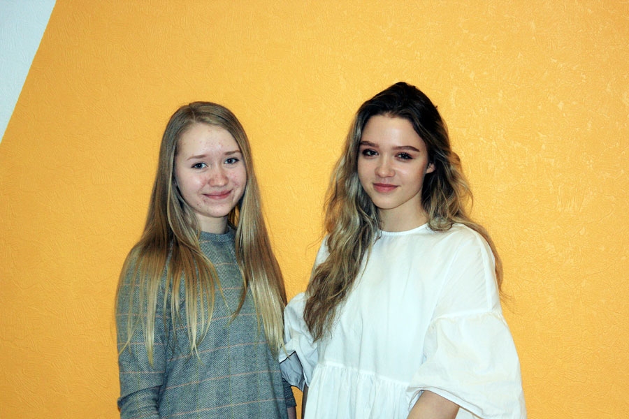 Katrīna Velta Ūdre (no labās), Bauskas novada jauniešu domes priekšsēdētāja, un Elīna Elizabete Daugule, Bauskas novada jauniešu domes priekšsēdētājas vietniece.
Autors: Kristians Kuzmins
