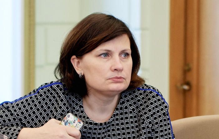 Veselības ministre Ilze Viņķele (AP) uzskata, ka būtu lietderīgi pārcelt skolēnu pavasara brīvlaiku par nedēļu vai divām, lai izjauktu potenciālo ceļotāju ritmu.
Autors: la.lv