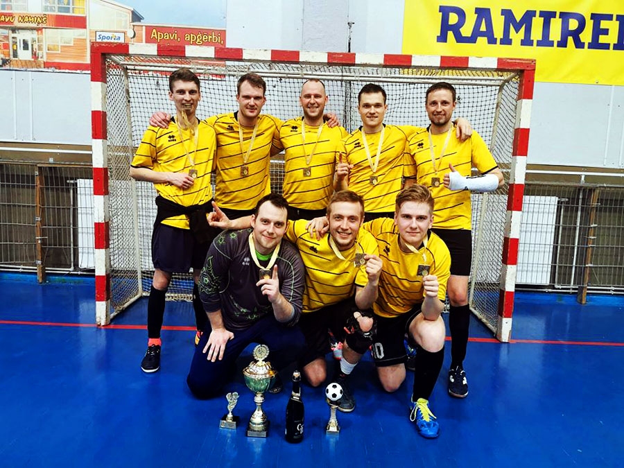 «Uzvaras» futbola vienība plūca laurus Ceraukstes pagasta atklātajā čempionātā futbolā.
Autors: no A. Dulbes albuma