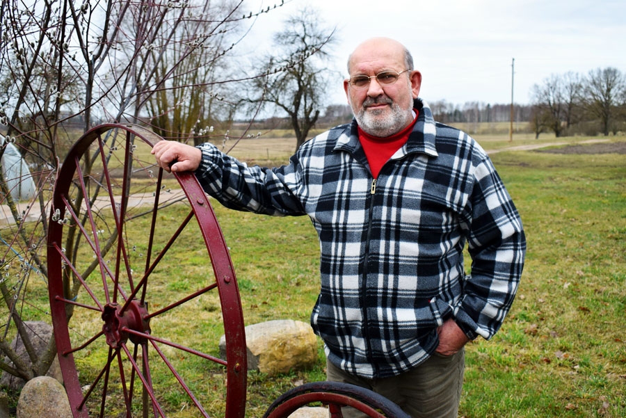 Andrejs Putnieks ceļas agri – jau piecos no rīta, tāpēc laikus dodas arī pie miera, uzreiz pēc televīzijas ziņu raidījuma «Panorāma» noskatīšanās.
Autors: Žanna Zālīte