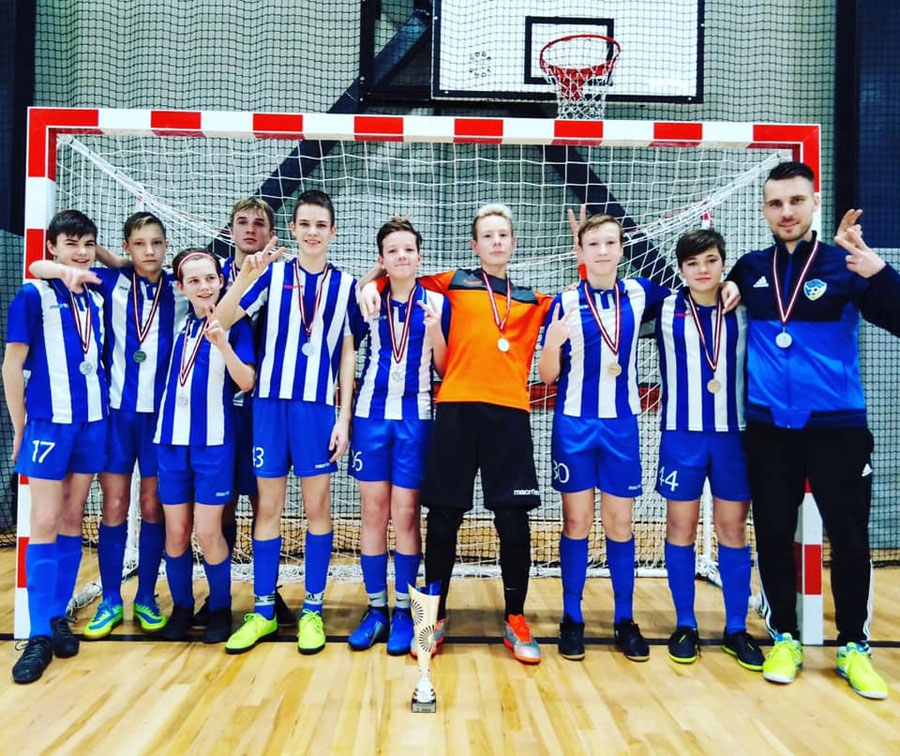 «FK Iecava» U14 vecuma grupas futbolistiem otrā vieta Zemgales čempionātā.
Autors: no N. Smaļķa albuma