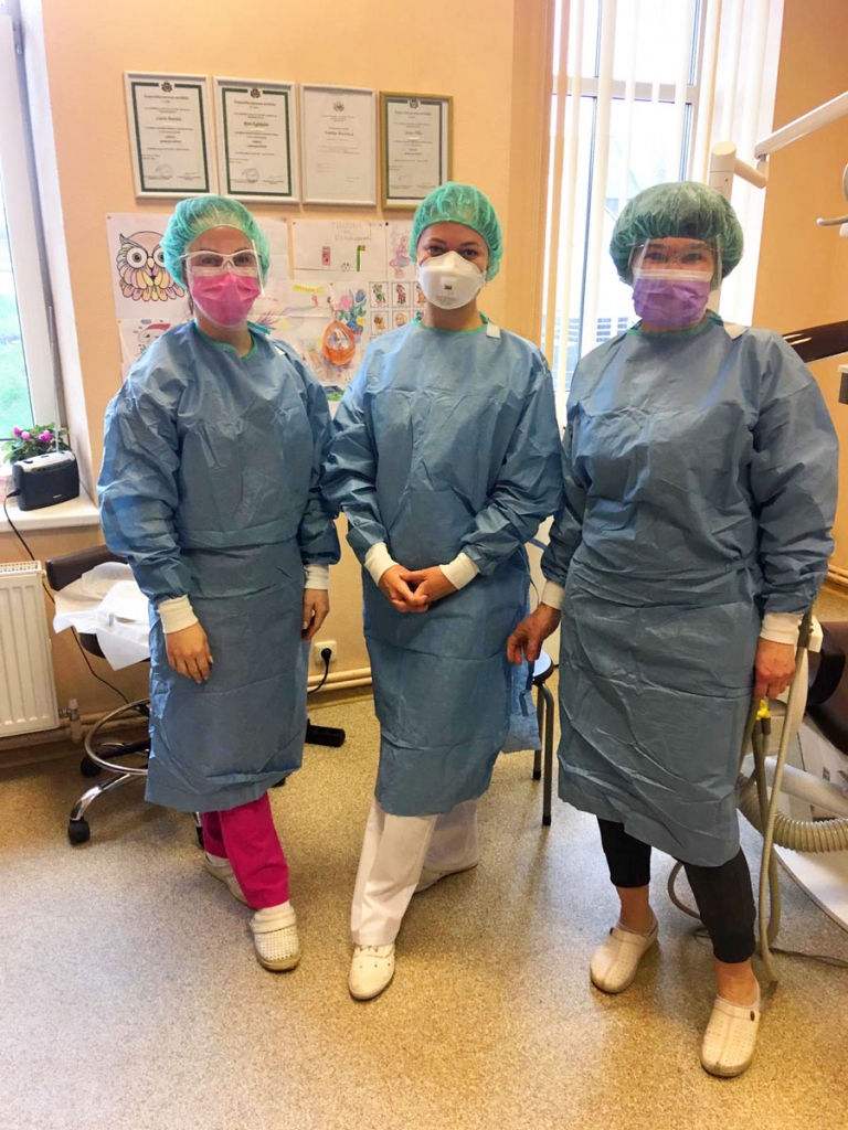 «Vecpilsētas zobārstniecības» speciālisti darba pārtraukumā.
Autors: no I. Blažēvica albuma