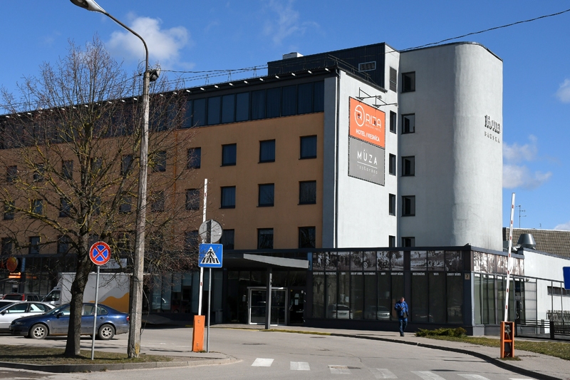 Bauskas novada domes sēdē deputāti nobalsoja par atteikumu izsniegt SIA «Alfor» atļauju spēļu zāles atvēršanai Bauskā, Slimnīcas ielā 7, – pašreizējās trīszvaigžņu viesnīcas «RIJA Bauska hotel» telpās.
Autors: Ivars Bogdanovs