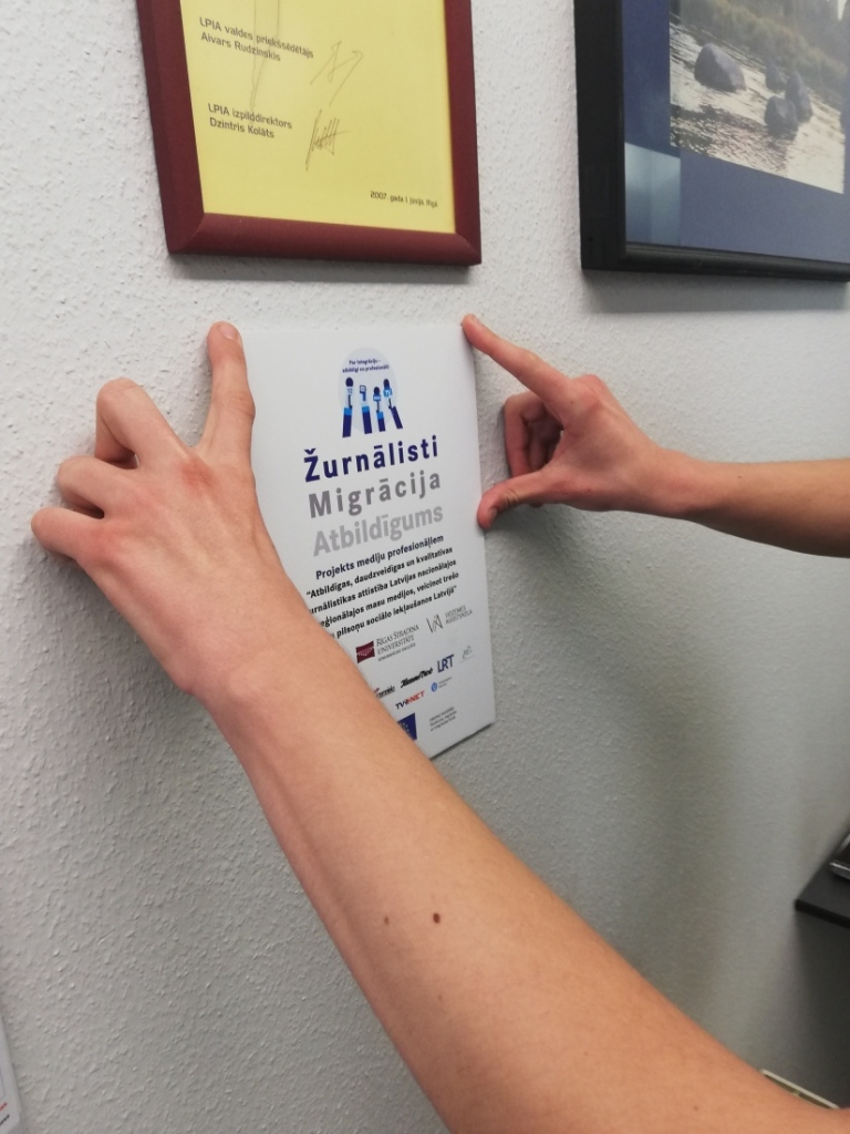 Laikraksts «Bauskas Dzīve» ir partneris projektā mediju profesionāļiem par trešo valstu pilsoņu sociālo iekļaušanos un migrāciju. Projekta vizītkarte ir izvietota laikraksta redakcijā.
Autors: Ilva Kalniņa