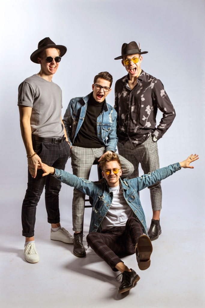 Grupa «Bekars». Matīss (priekšplānā), no kreisās – Jānis, Armands un Varis.
Autors: publicitātes foto