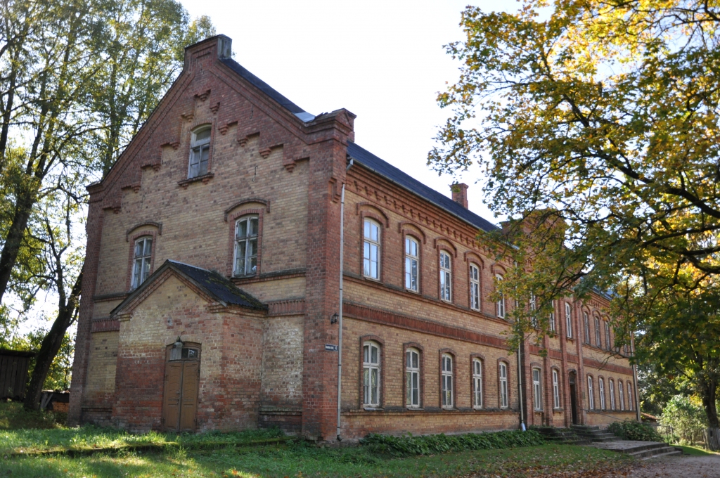 Sarkanajā skolā materiāli par pagasta vēsturi glabājušies kopš 1997. gada, un pēc ēkas remonta krājums atgriezīsies agrākajā vietā.
Autors: Žanna Zālīte