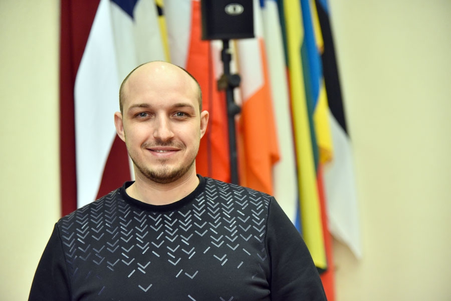 Erlands Zaluckis cer, ka viņa aktivitātes internetā palīdzēs cilvēkiem atrast ceļu pie Dieva un atrisināt problēmas.