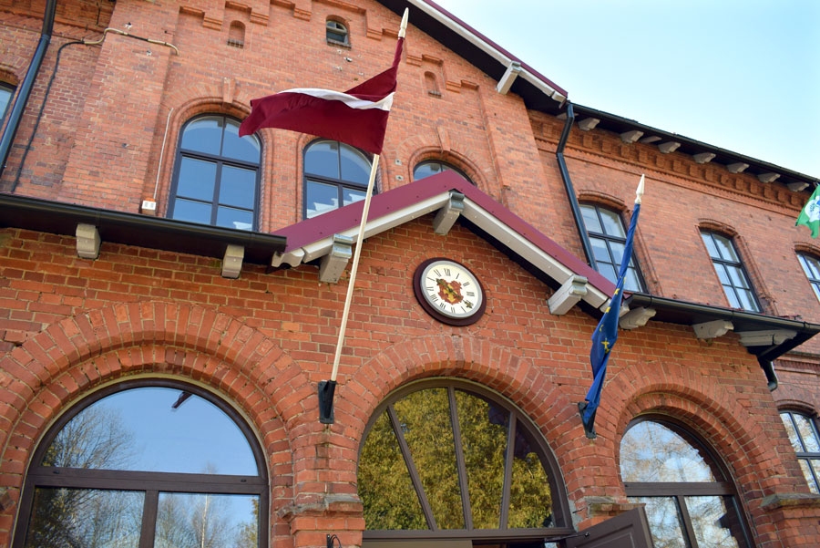 Skaistkalnes vidusskolā laiku skaita unikāls fasādes pulkstenis.
Autors: Žanna Zālīte