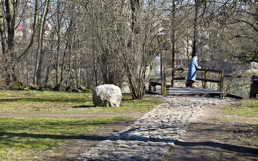 Dievdārziņā, ko apvij dažādi nostāsti un leģendas.
Autors: Ivars Bogdanovs