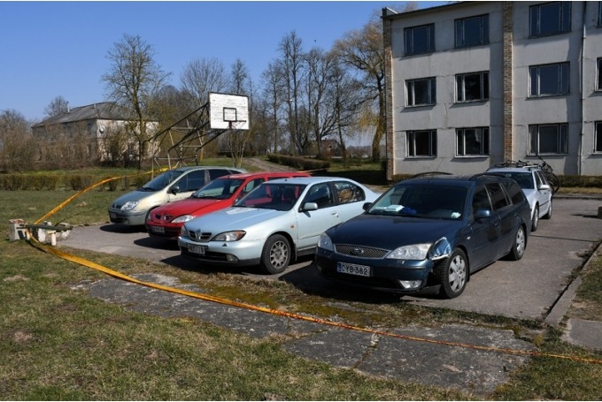 Kā ziņots, 6.aprīlī Latvijā no Igaunijas iebraukuši 18 Bulgārijas valstspiederīgie, no kuriem vienam konstatēta saslimšana ar Covid-19, kā rezultātā ceļotāji netika ielaisti Lietuvā tranzītā un tagad atrodas Mežotnes internātvidusskolas telpās, kur viņiem ir noteikta karantīna.
Autors: No arhīva.