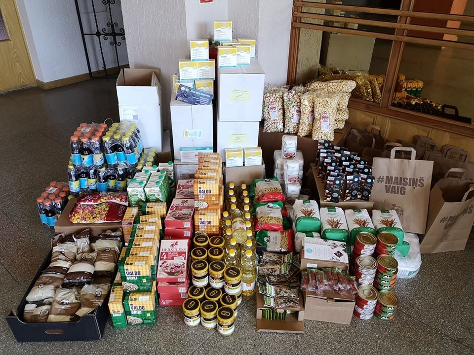 Biedrība «Laiks jauniešiem» vēlas palīdzēs Īslīces pagasta ģimenēm ar pārtikas pakām.
Autors: No albuma.