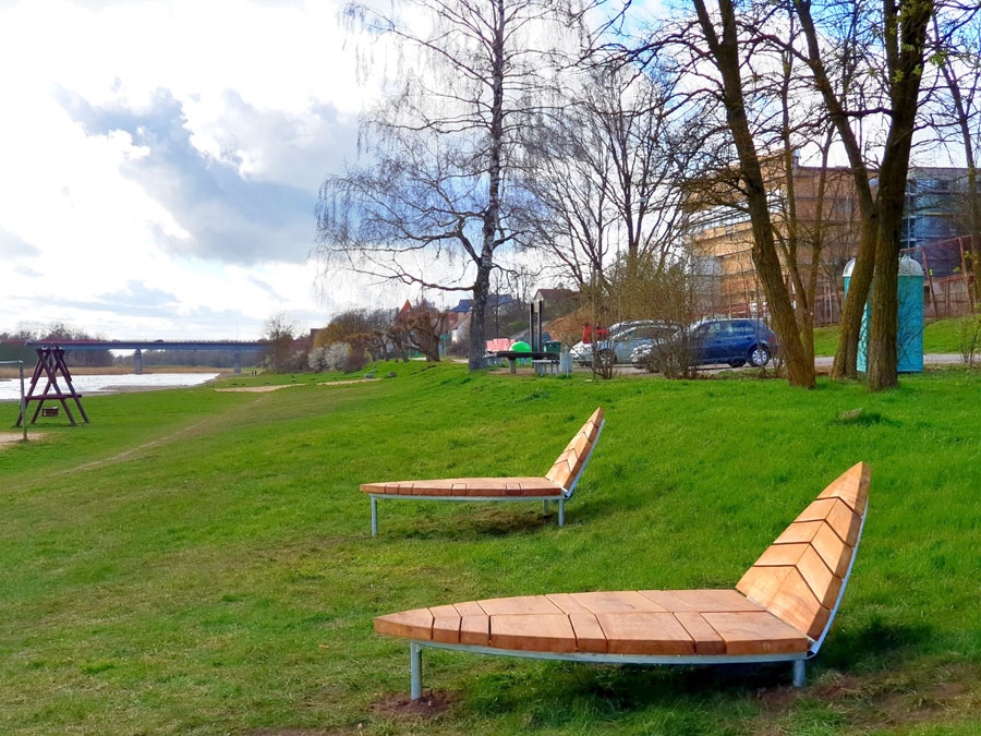 Mūsas krastā izvietoti divi gaumīgi zviļņi, ko darinājuši «Vides servisa» vīri.
Autors: Sandra Danosa