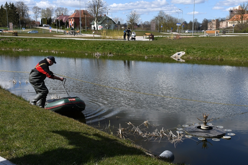 Otro gadu pēc kārtas atpūtas vietā Ziedoņu ielā no pavasara līdz rudenim darbojas peldoša strūklaka.
Autors: Ivars Bogdanovs