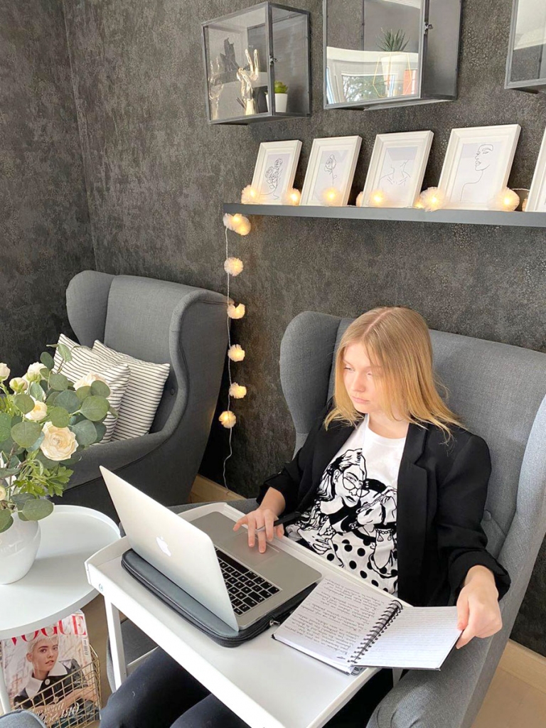 Estere Tīna Stepanoviča-Monkeviča, 10.a klases audzēkne, mācās attālināti.
Autors: no personiskā arhīva