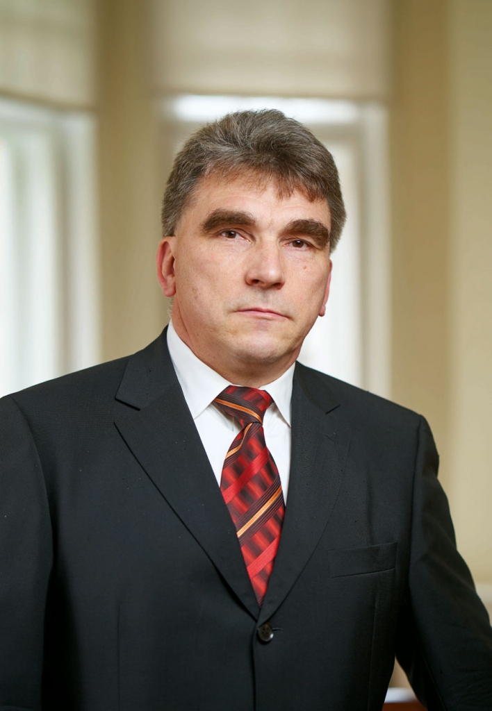 Raimonds Krūmiņš, ekonomists, bijušais Augstākās Padomes deputāts, 4. maija deklarācijas kluba valdes loceklis: «Nodarbošanās vienlaikus ir arī mans vaļasprieks – esmu lauksaimnieks, man ir 
100 hektāru liela saimniecība un ap 30 sporta zirgu.»
Autors: no R. Krūmiņa arhīva