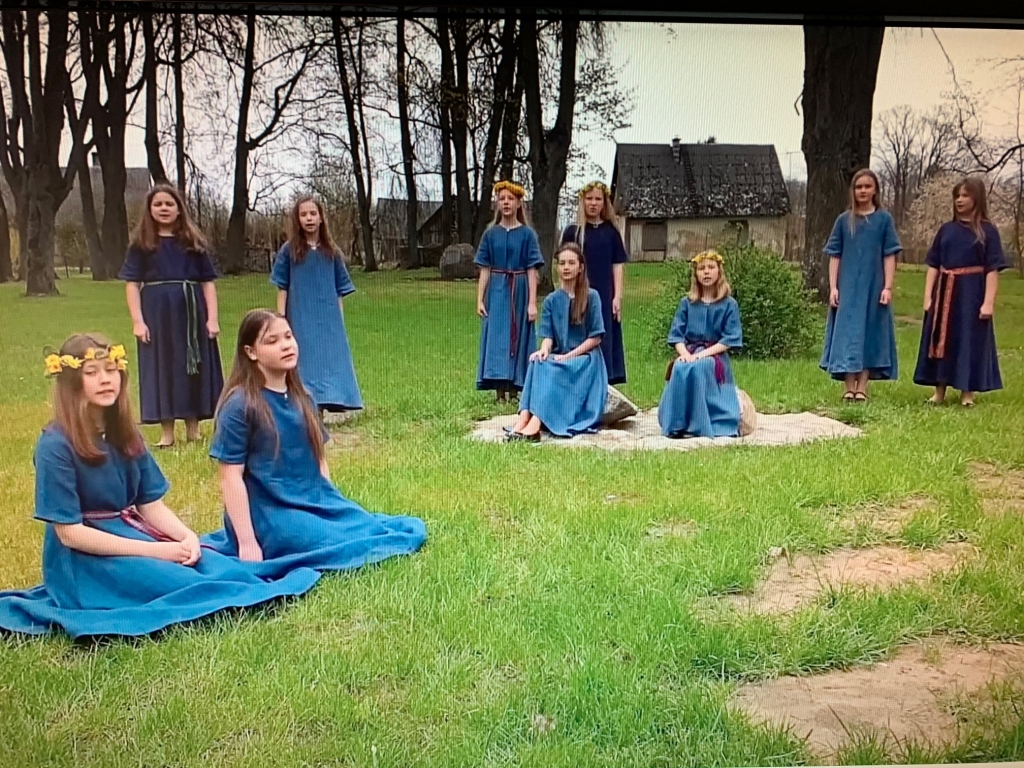 Fragments no Vecumnieku novada amatiermākslinieku video sveiciena Mātes dienā.
Autors: Foto no pašvaldības mājaslapas internetā.