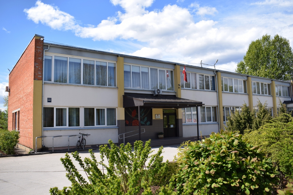 Vecumnieku mūzikas un mākslas skolā profesionālās ievirzes programmas mūzikā apgūst 87 bērni, bet vizuāli plastiskajā mākslā – 61 (dati – 1.01.2020.). Pavisam skolā izglītojas ap 200 audzēkņu, jo tiek realizētas arī sagatavošanas un interešu izglītības programmas.
Autors: Žanna Zālīte