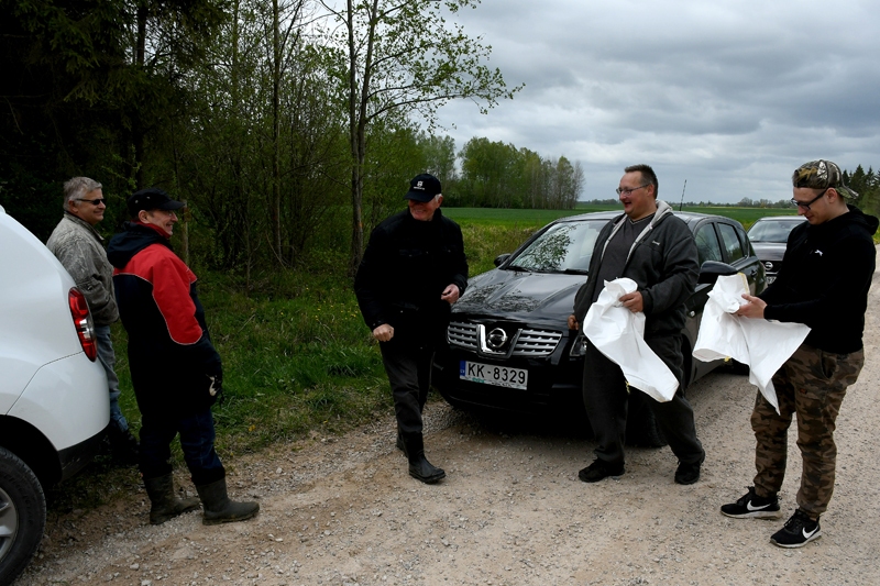 Mednieku kluba «Ceraukste» biedri savāca 16 maisus ar atkritumiem.
Autors: Ivars Bogdanovs