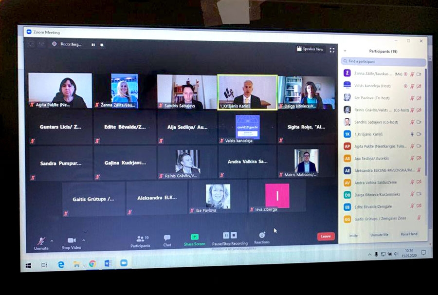 Preses konferencē reģionālo plašsaziņas līdzekļu žurnālistiem bija iespēja attālināti tikties un izvaicāt Ministru prezidentu Krišjāni Kariņu.
Autors: ekrānšāviņš.
