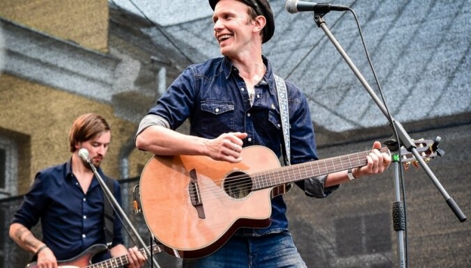 Koncertā piedalīsies Renārs Kaupers, Artūrs Skrastiņš, Aija Andrejeva, Jānis Aišpurs, Marts Kristiāns Kalniņš, grupa «Putnu balle», Jānis Miltiņš, Valters Sprūdžs un Kaspars Kurdeko.
Autors: No arhīva.