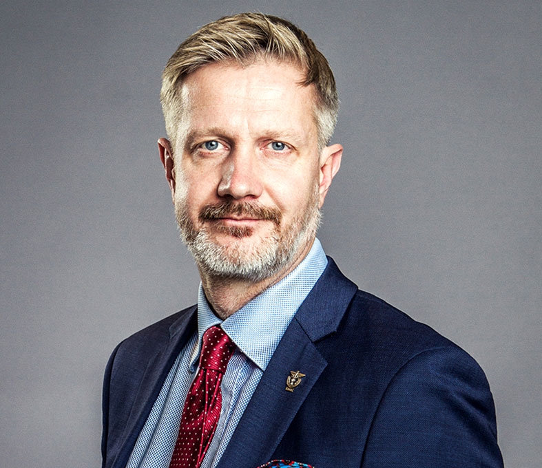 Jānis Endziņš: «Vai esam tik bagāti, lai varētu gadu atļauties maksāt par nekā nedarīšanu?»
Autors: no chamber.lv.