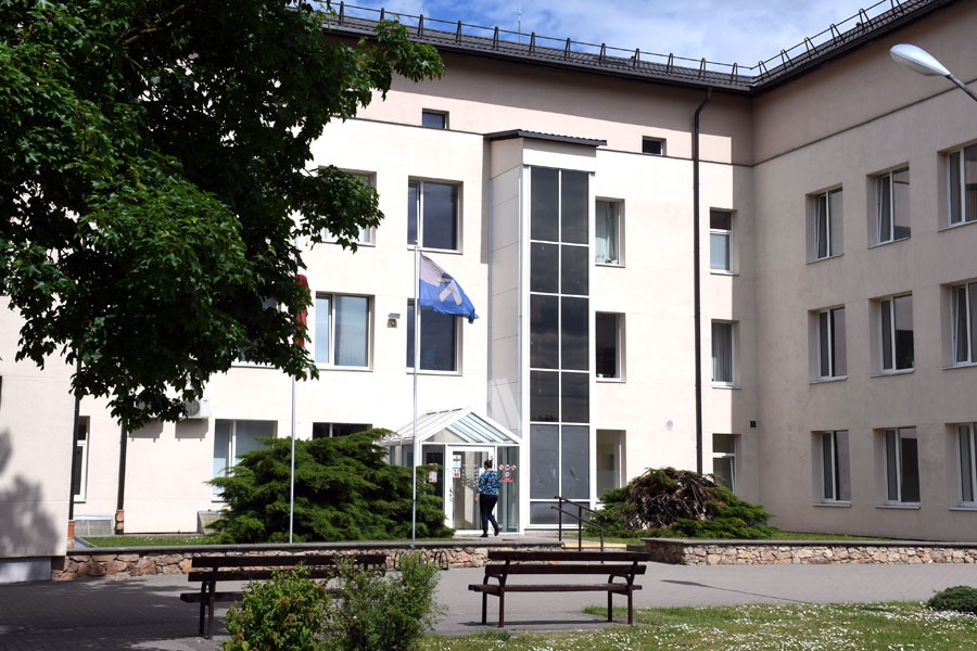 Bauskas poliklīnikā, tāpat kā citviet Latvijā, atkal pilnā apjomā nodrošina ambulatoros pakalpojumus. Jāņem vērā, ka uz vairākiem izmeklējumiem rindas saistībā ar ārkārtējo situāciju ir «iestrēgušas».
Autors: no Ivars Bogdanovs