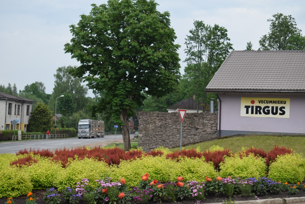 Vecumnieku tirgus laukumā svētdien, 14. jūnijā, notiks retro tehnikas tirdziņš.
Autors: Žanna Zālīte