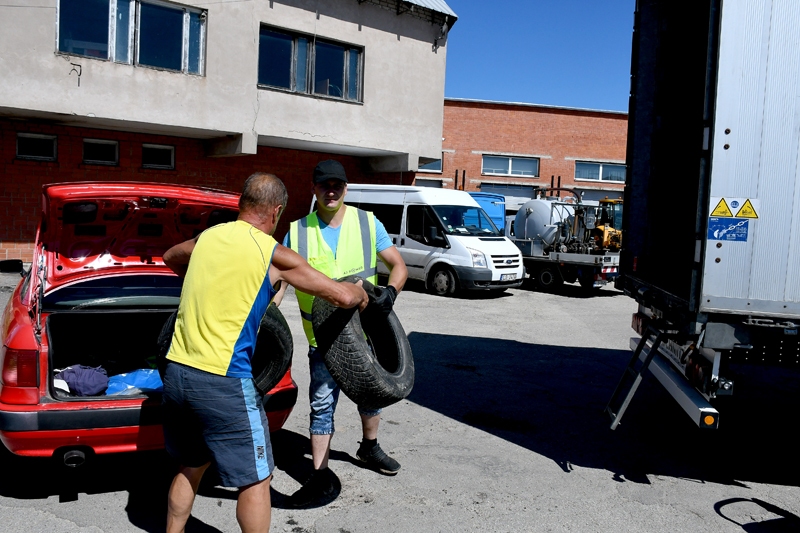 Bauskā 13. jūnijā kopā no iedzīvotājiem savāktas 1200 riepas.
Autors: Ivars Bogdanovs