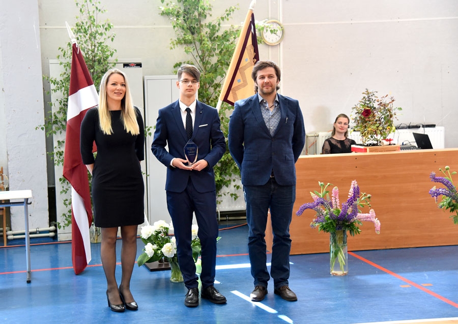 Nikolass Jansons kopā ar vecākiem Aivu Asari un Alenu Jansonu.
Autors: no Kaspars Kalējs