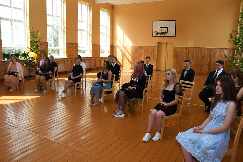 Šogad Iecavas pamatskolas pirmajā izlaidumā apliecību saņēma 31 absolvents.
Autors: Ivars Bogdanovs