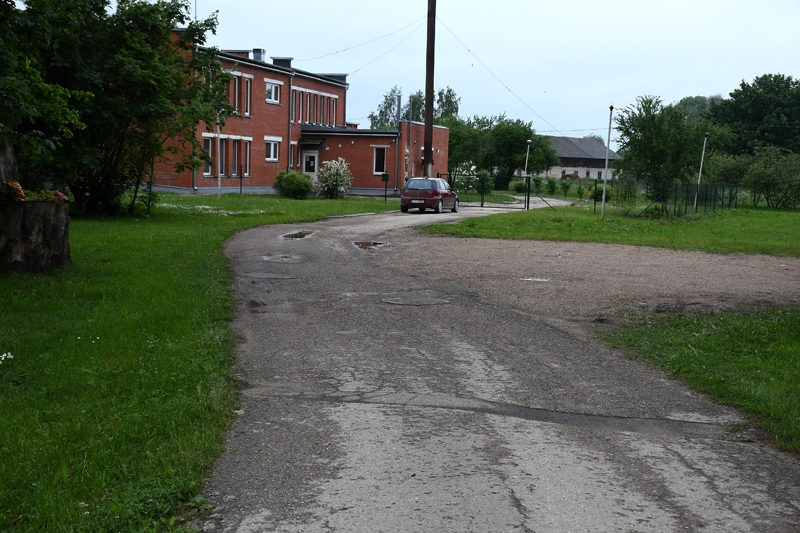 Šovasar asfaltēs arī Pagasta ielu Svitenē.
Autors: Ivars Bogdanovs