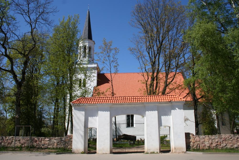 6300 eiro piešķirti Iecavas luterāņu baznīcas jumta konstrukciju inventarizācijas un būves rekonstrukcijas projekta izstrādei.
Autors: tourism.bauska.lv