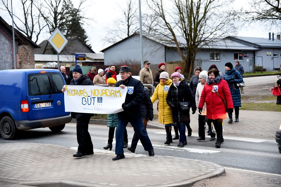 Iecavnieki 5. martā protestēja pret novada pievienošanu Bauskas novadam.
Autors: no «Bauskas Dzīves» arhīva.