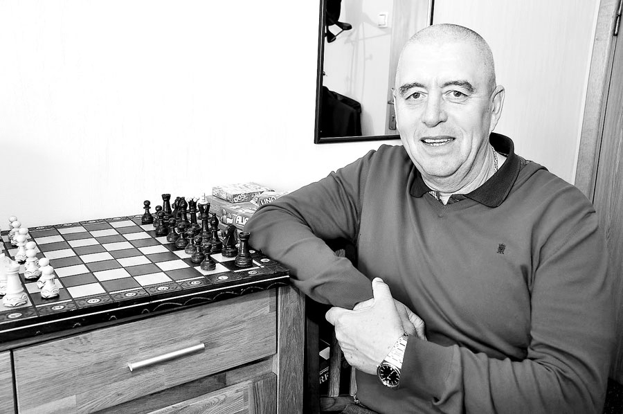 Gints Kapenieks, krīzes psihologs, par savām bailēm atklāj: «Esmu diezgan daudz savā dzīvē lidojis, tomēr man no lidošanas ir bail. Kad to daru regulāri, šīs bailes iet mazumā. Ja kādu laiku neesmu lidojis, kad lidmašīna paceļas, skaitu Tēvreizi.»
Autors: Dainis Ģelzis