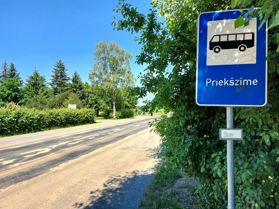 Ceļa segums pie Īslīces kultūras nama kūst saulē.
Autors: LTV/ĢIRTS ZVIRBULIS