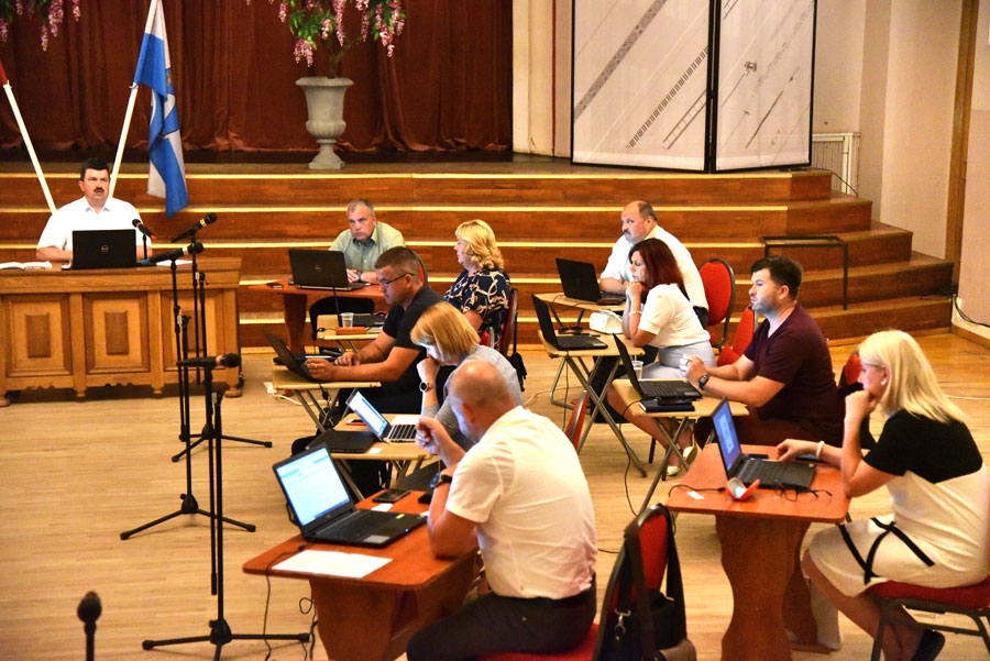 Bauskas novada domes sēdē deputāti aktualizēja jautājumu par neskaidrībām starp SIA «Virāžas» un pašvaldības uzņēmumu SIA «Bauskas ūdens».
Autors: Uldis Varnevičs