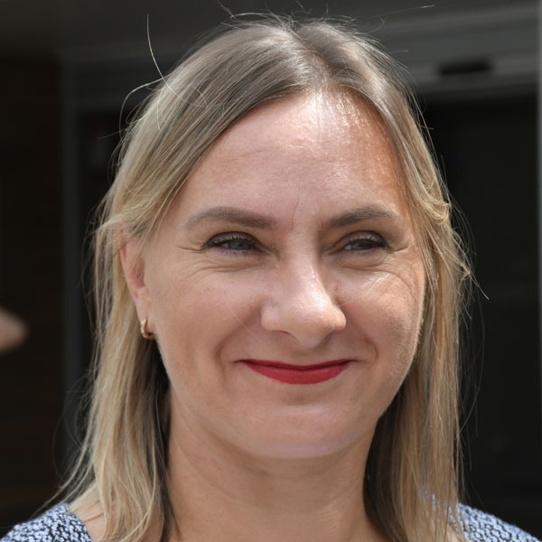 Oksana Brūvere,
strādā