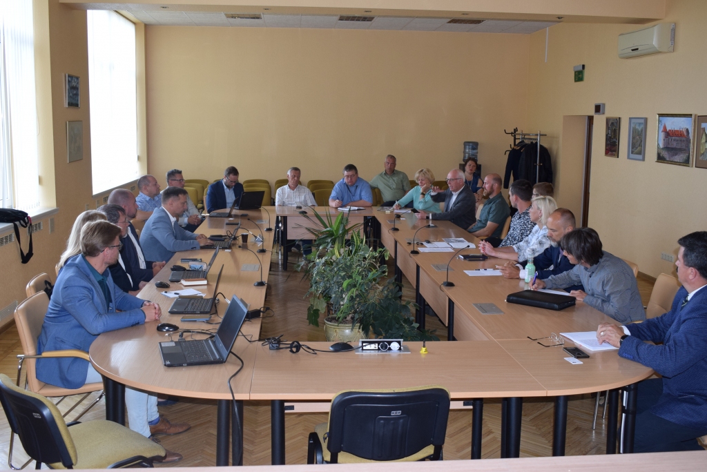 Lai izprastu situāciju un rastu risinājumus Bauskas novadā izbūvētā optiskā tīkla izmantošanas iespējām, atsaucoties Bauskas novada domes vadības aicinājumam, šonedēļ novadā viesojušies LVRTC un informācijas tehnoloģiju uzņēmumu pārstāvji, kā arī tuvējo novadu informācijas tehnoloģiju speciālisti.
Autors: Inga Pinne