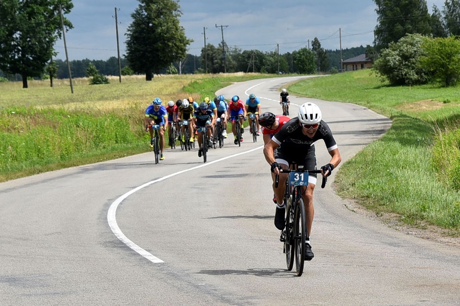 Gints Cirvelis (tuvplānā) bija pārliecinoši ātrākais sacensību finišā.
Autors: Uldis Varnevičs