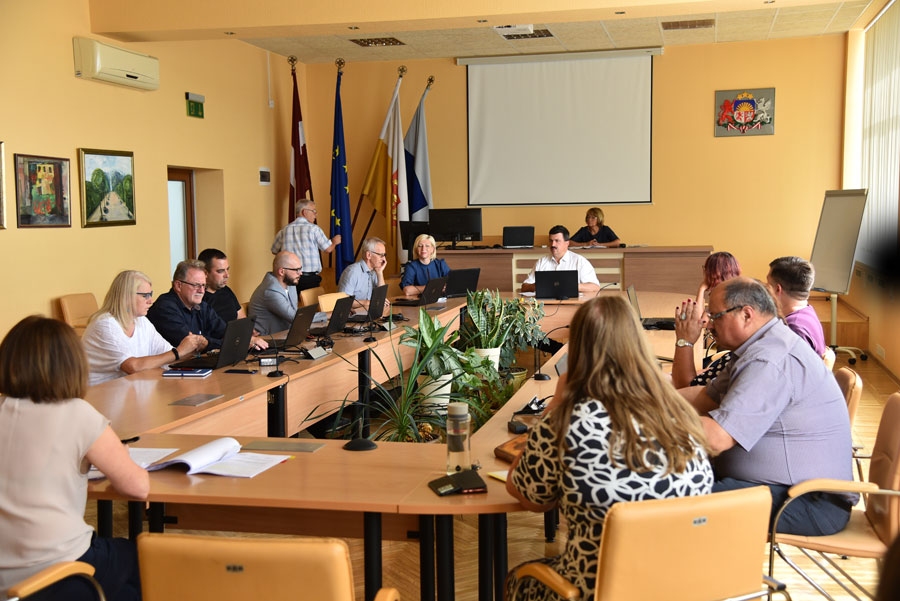 Kopš 7. jūlija domes ārkārtas sēdes balsošanas procedūra Bauskas domē izskatās šādi.
Autors: Uldis Varnevičs