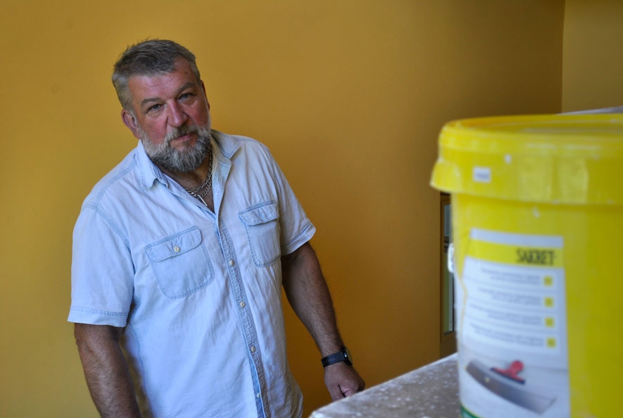 Ivars Mežezers Pilsrundāles vidusskolā izrādīja telpas, kur jāveic kosmētiskais remonts.
Autors: Ruta Keiša