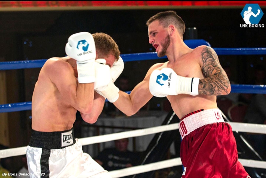 Emīls Špīss (no labās) «LNK boxing» turnīrā Rīgā iekļuva pusfinālā.
Autors: no «LNK boxing» albuma.